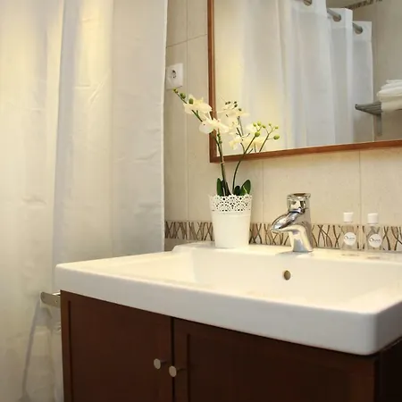 Sleeping To The Sound Of Fado Лісабон